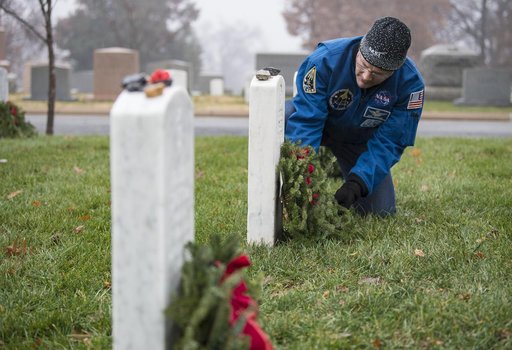 Doug Wheelock Participates in Wreaths Across America Day