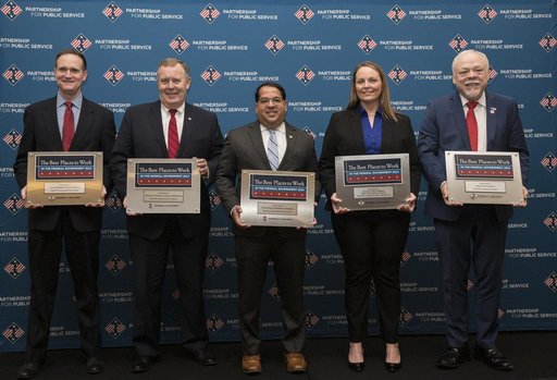NASA Deputy Administrator Accepts Best Place to Work Award for N