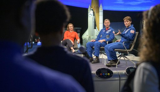 Astronauts McClain and Hague at NASM