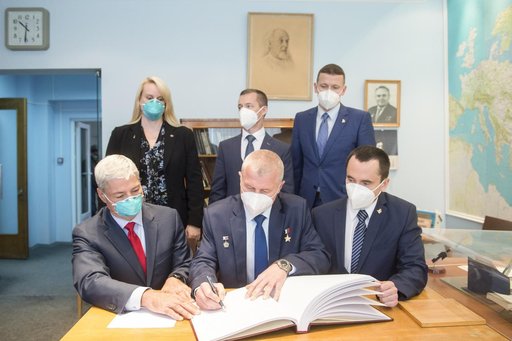 Expedition 64 Crew Guest Book Signing