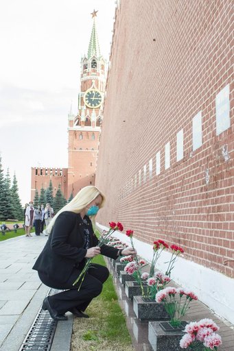 Expedition 64 Red Square Visit