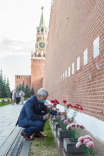 Expedition 64 Red Square Visit