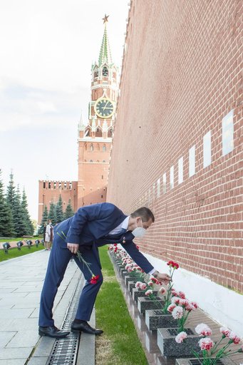 Expedition 64 Red Square Visit