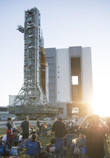 Artemis I First Rollout