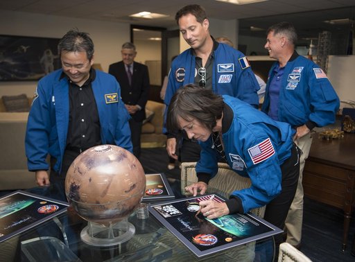 NASA Leadership Meets with NASA’s SpaceX Crew-2 Astronauts