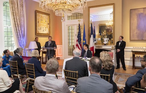 French Sign Artemis Accords
