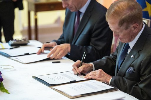 French Sign Artemis Accords