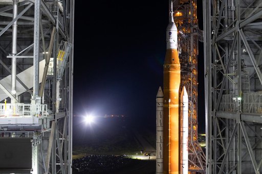 Artemis I  Rollout