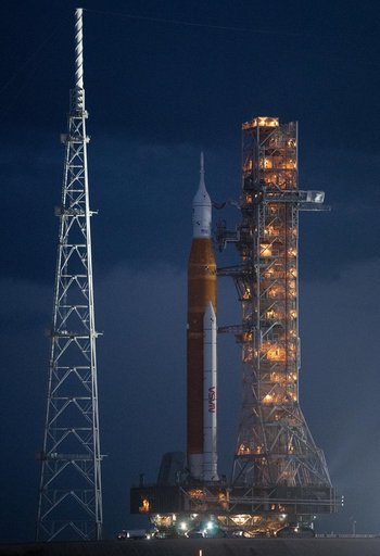 Artemis I Rollout