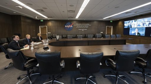 NASA Administrator meets with Japanese MEXT Minister for a Gatew