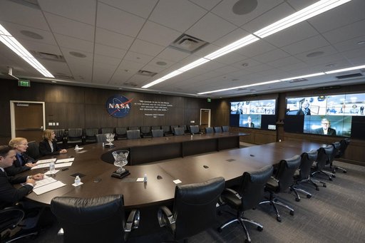 NASA Administrator meets with Japanese MEXT Minister for a Gatew