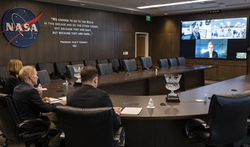 NASA Administrator meets with Japanese MEXT Minister for a Gatew