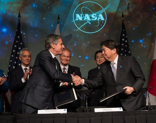U. S. and Japan Space Agreement Signing