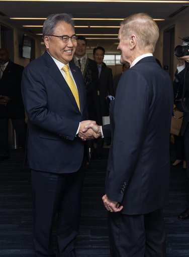 NASA Leadership Meets with Republic of Korea’s Minister of For