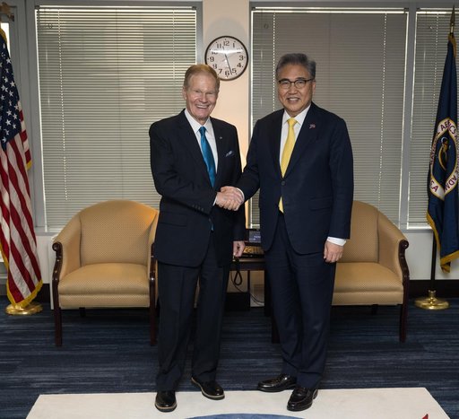 NASA Leadership Meets with Republic of Korea’s Minister of For