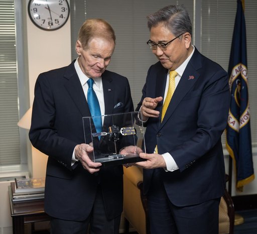 NASA Leadership Meets with Republic of Korea’s Minister of For