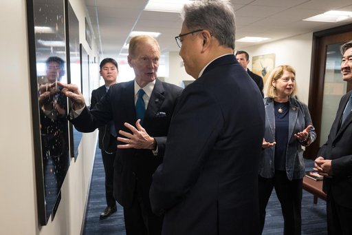 NASA Leadership Meets with Republic of Korea’s Minister of For