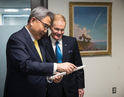 NASA Leadership Meets with Republic of Korea’s Minister of For