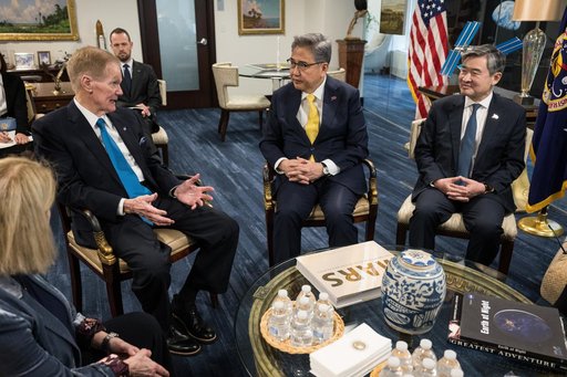 NASA Leadership Meets with Republic of Korea’s Minister of For