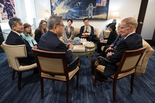 NASA Leadership Meets with Republic of Korea’s Minister of For