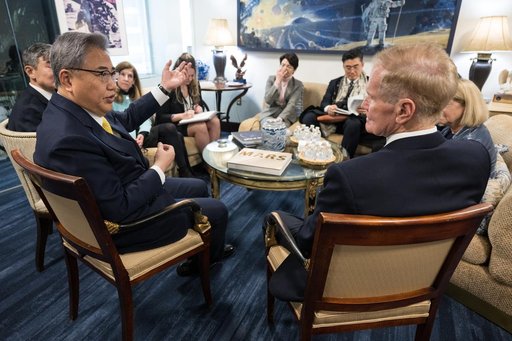 NASA Leadership Meets with Republic of Korea’s Minister of For