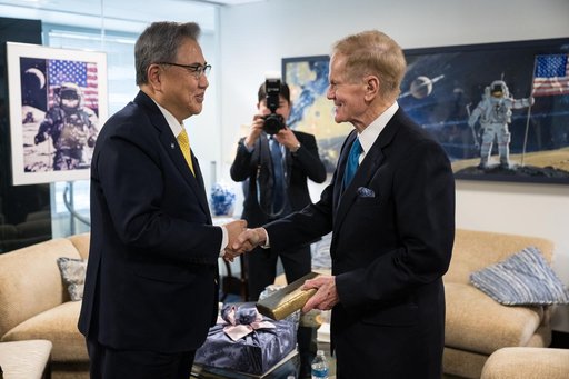 NASA Leadership Meets with Republic of Korea’s Minister of For