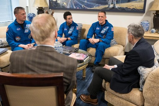 NASA Leadership Meets with NASA’s SpaceX Crew-4 Astronauts
