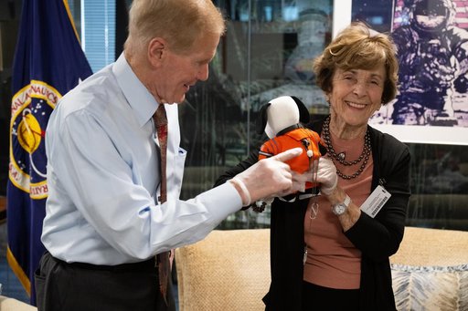NASA Administrator Meets with Jeannie Schulz