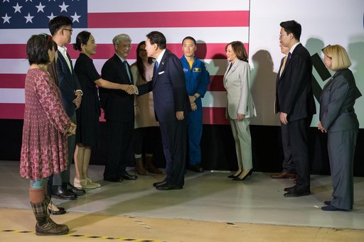 Vice President Harris and President Yoon at GSFC