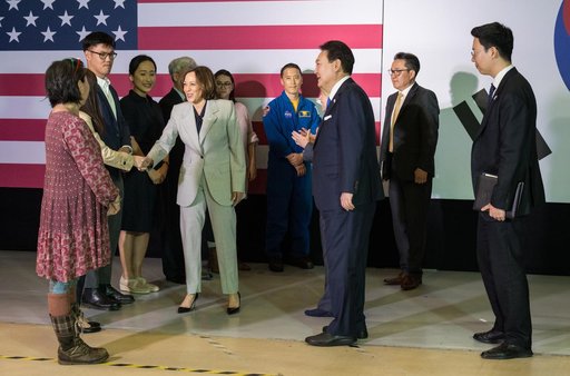 Vice President Harris and President Yoon at GSFC