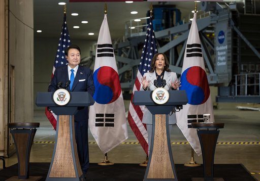 Vice President Harris and President Yoon at GSFC