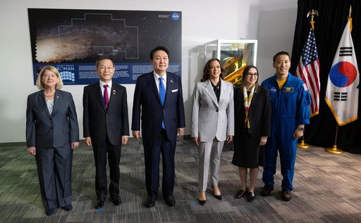 Vice President Harris and President Yoon at GSFC