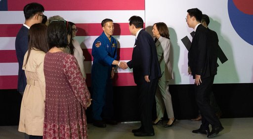 Vice President Harris and President Yoon at GSFC