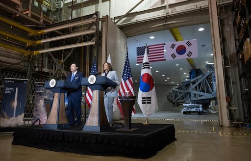 Vice President Harris and President Yoon at GSFC