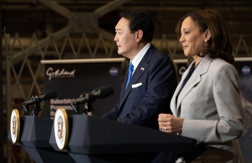 Vice President Harris and President Yoon at GSFC