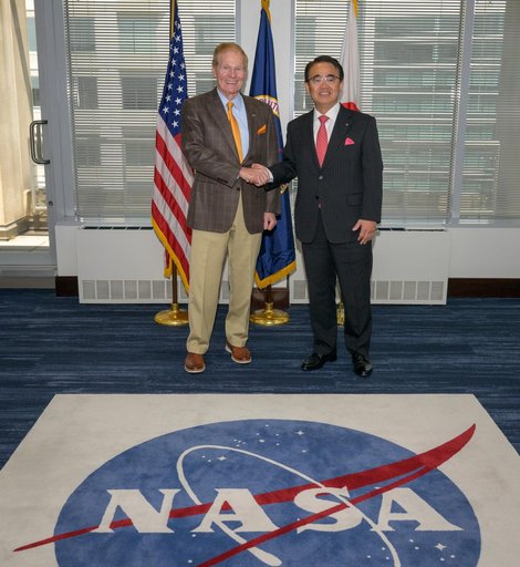 Administrator Meets with Aichi Prefecture Governor Ohmura
