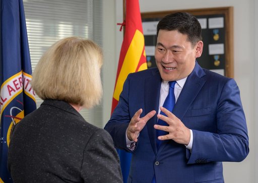 Mongolian Prime Minister and NASA Deputy Administrator Meet