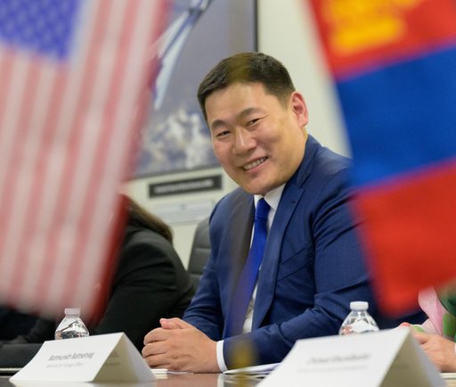 Mongolian Prime Minister and NASA Deputy Administrator Meet
