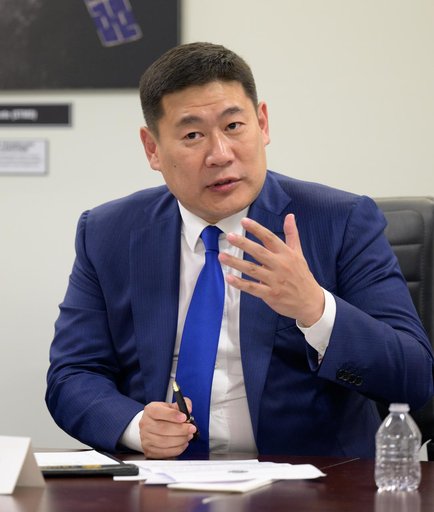 Mongolian Prime Minister and NASA Deputy Administrator Meet