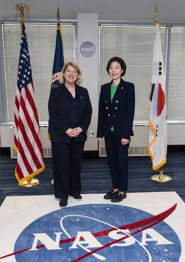 NASA Deputy Admin Meets with Korean Vice Minister for Science an