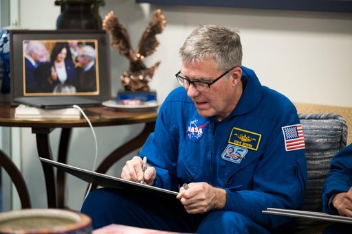 NASA Leadership Meets with Crew of Expedition 69