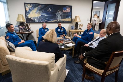 NASA Leadership Meets with Crew of Expedition 69