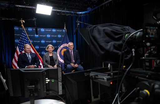 NASA Leadership Speaks with Boeing CFT Crew