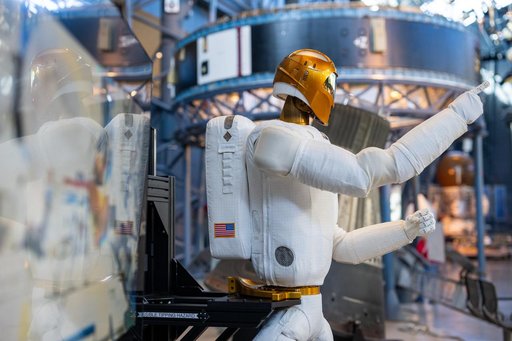 Robonaut 2 on display at NASM