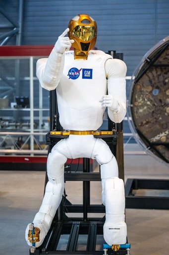 Robonaut 2 on display at NASM