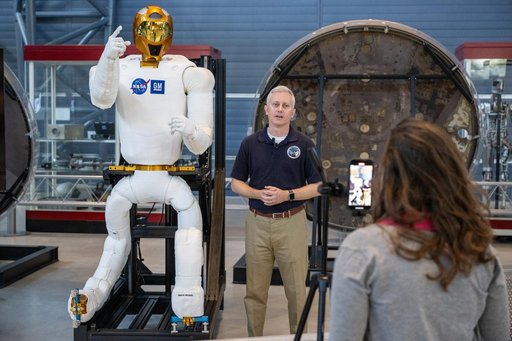 Robonaut 2 on display at NASM