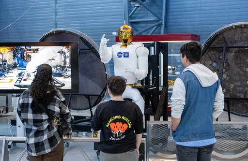 Robonaut 2 on display at NASM