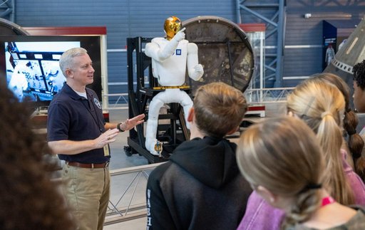 Robonaut 2 on display at NASM