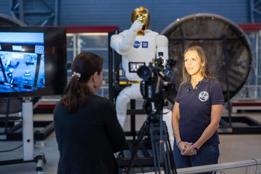 Robonaut 2 on display at NASM