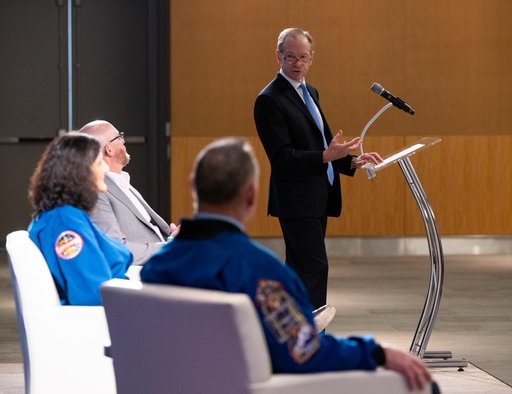 NASA Astronauts Wilmore and Williams at Boeing Headquarters